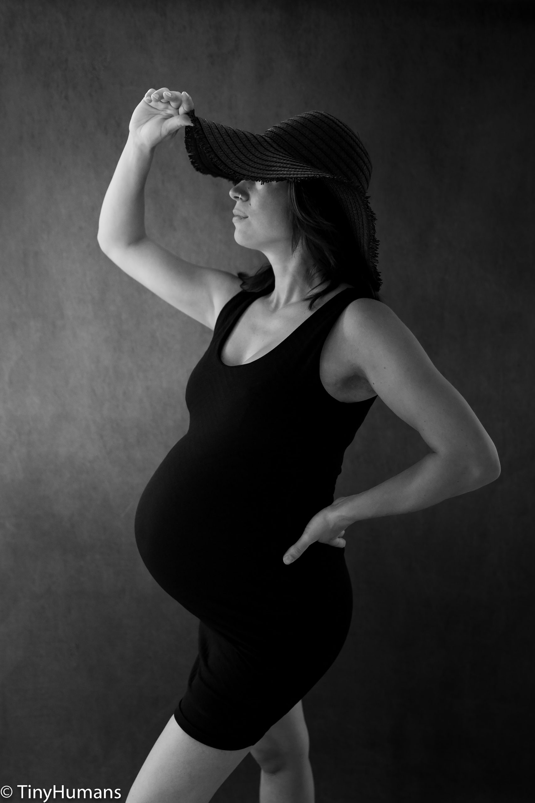 black and white pregnancy shoot
